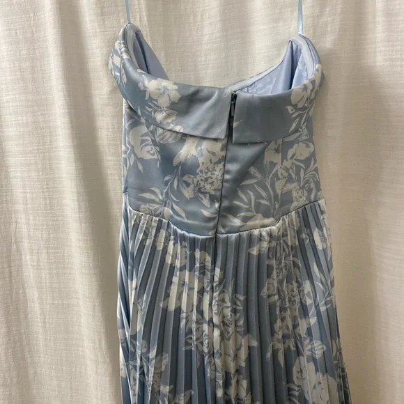 Revelry Saylor Floral Dress - Picture 6 of 11